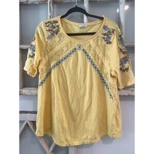 Sundance size XL yellow embroidered tee t-shirt top